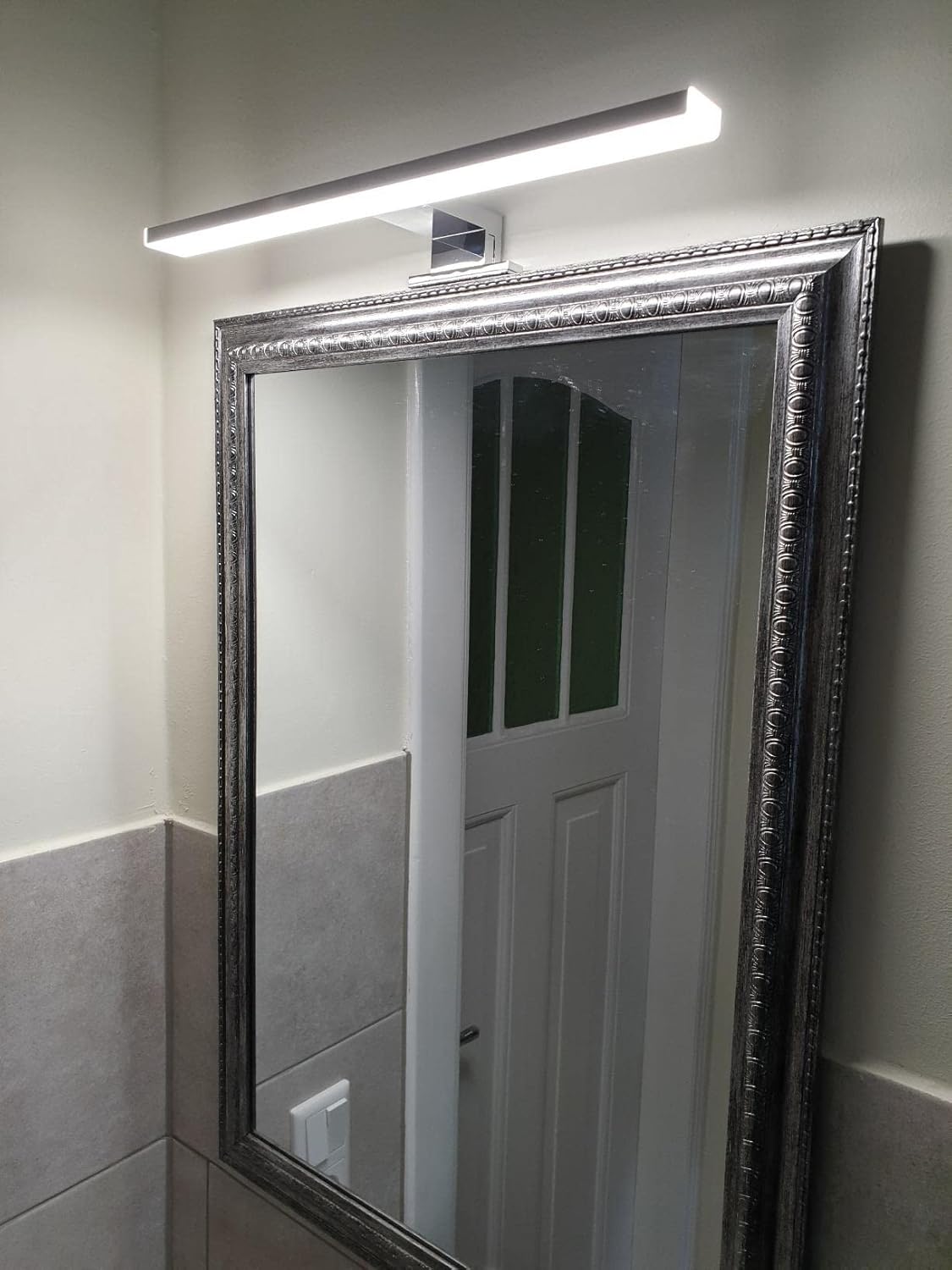 Perfect Lighting Every Day – MirrorBeam 10W LED Bathroom Light